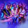 Diese Bild zeigt eine Gruppe lächelnder und amüsierter Leute auf dem Find-the-Code. Sie tragen alle einen Lanyard / Schlüsselband mit einer Karte mit ihrem Rollenbeschrieb.