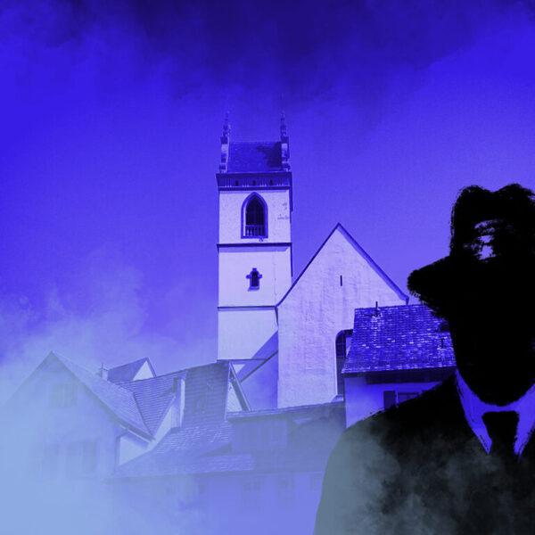 Dies ist das Titelbild des Find-the-Code Aarau Standard Spiel - Co2-Attacke. Dieses Bild zeigt den verrückten Kriminellen von Find-the-Code, dem Outdoor Escape Game, als Schatten vor der Altstadt in Aarau. Im Hintergrund ist die Stadtkirche zu sehen.