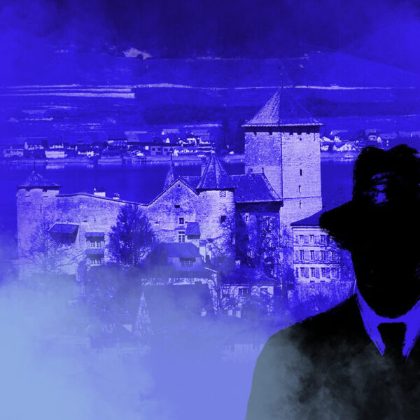 Dies ist das Titelbild des Find-the-Code Murten Standard Spiel - Wiederkehr kämpferischer Zeiten. Dieses Bild zeigt den verrückten Kriminellen von Find-the-Code, dem Outdoor Escape Game, als Schatten vor der Altstadt in Murten. Im Hintergrund ist das Schloss Murten sowie der Murtensee mit dem Vully zu sehen.