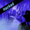 Dies ist das Titelbild des Find-the-Code Neuenburg Spiel - Hacked. Dieses Bild zeigt den verrückten Kriminellen von Find-the-Code, dem Outdoor Escape Game, als Schatten vor der Altstadt in Neuenburg. Im Hintergrund ist die Gasse Rue des Chavannes zu sehen.