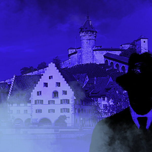 Dies ist das Titelbild des Find-the-Code Schaffhausen Standard Spiel - Drohendes Kanonenfeuer. Dieses Bild zeigt den verrückten Kriminellen von Find-the-Code, dem Outdoor Escape Game, als Schatten vor der Altstadt in Schaffhausen. Im Hintergrund ist die Festung Munot zu sehen.