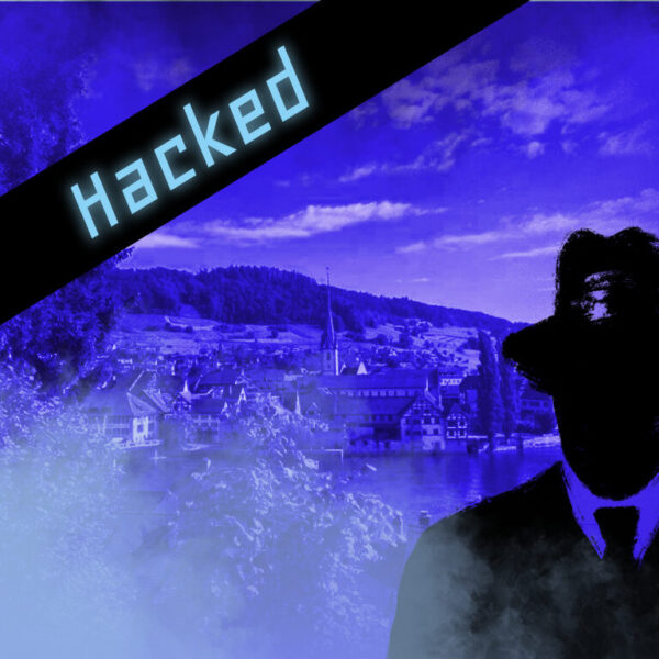Dies ist das Titelbild des Find-the-Code Stein-am-Rhein Spiel - Hacked. Dieses Bild zeigt den verrückten Kriminellen von Find-the-Code, dem Outdoor Escape Game, als Schatten vor der Altstadt in Stein-am-Rhein. Im Hintergrund ist der Rhein mit der Stadt und der Stadtkirche zu sehen.