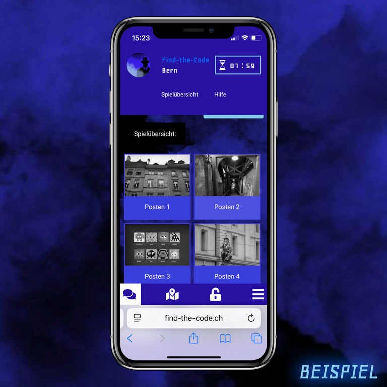 Auf dem Bild sieht man einen Handybildschirm auf einem blauen rauchigen Hintergrund. Auf dem Handy sieht man den Chat mit dem Kriminellen des Spiels Find-the-Code.