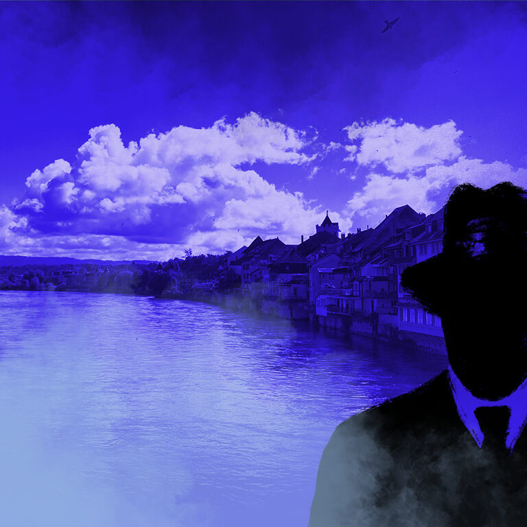 Dies ist das Titelbild des Find-the-Code Rheinfelden Spiel. Dieses Bild zeigt den verrückten Kriminellen von Find-the-Code, dem Outdoor Escape Game, als Schatten vor der Altstadt in Rheinfelden. Im Hintergrund ist der Rhein sowie die Marktgasse zu sehen.
